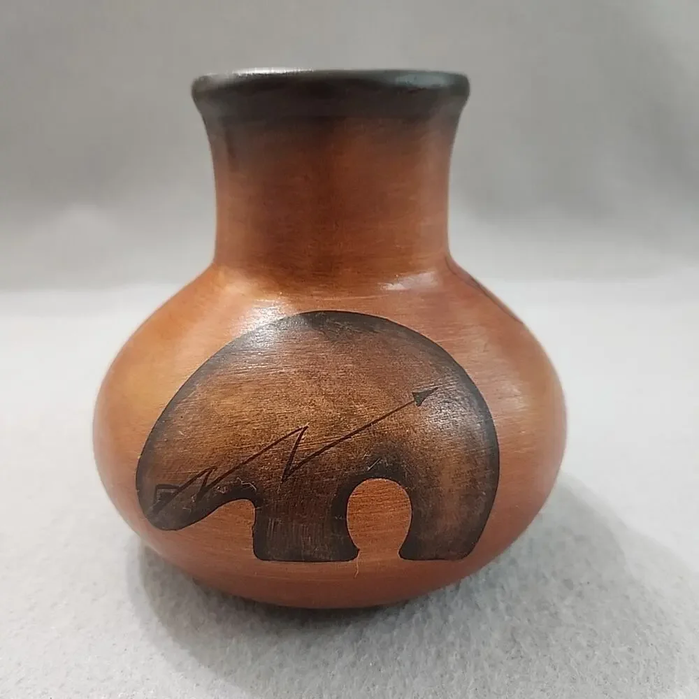 R Galvan 5in Clay Pottery Jar Vase Southwestern Mexican Signed Bear with‎ Arrow